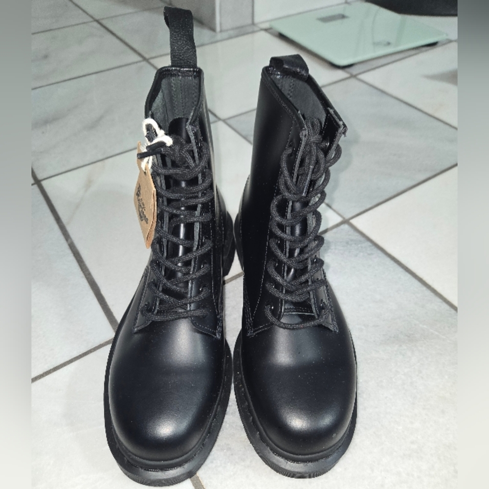 New dr. Martens 1460 mono smooth leather ankle boots